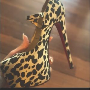 😍beautiful and Authentic red bottoms in great condition with dust bag si…